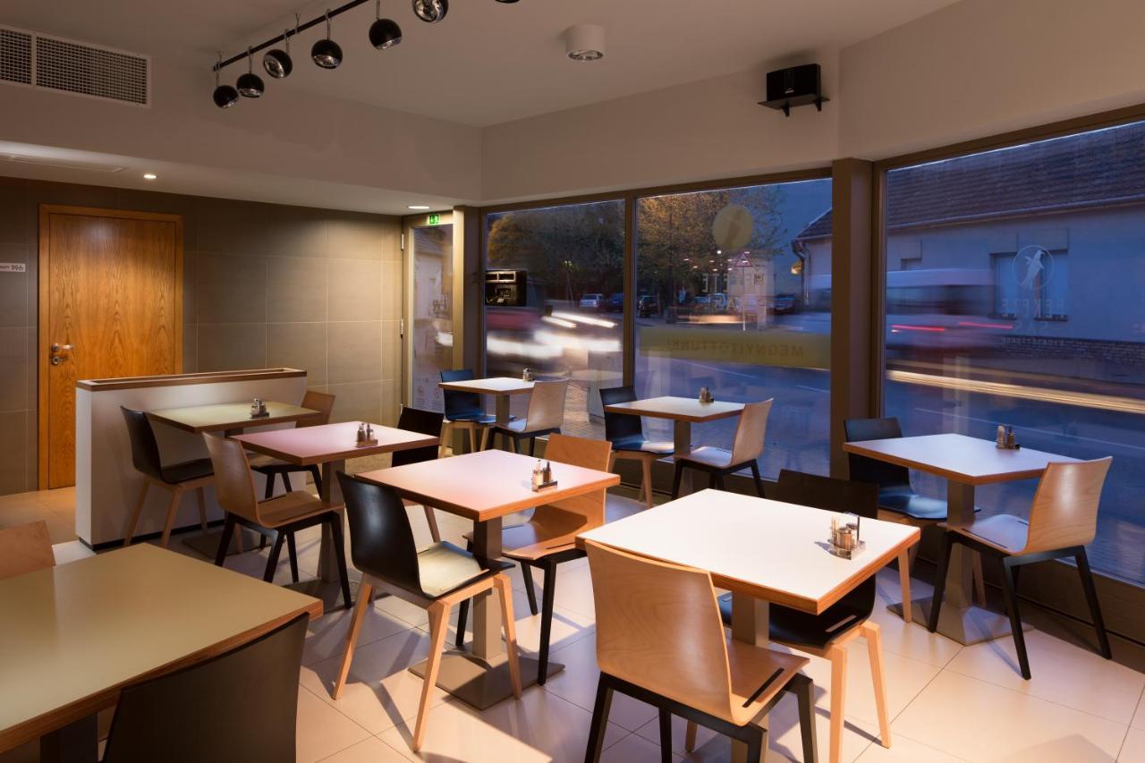 Fekete Sas Motel Эстергом Экстерьер фото