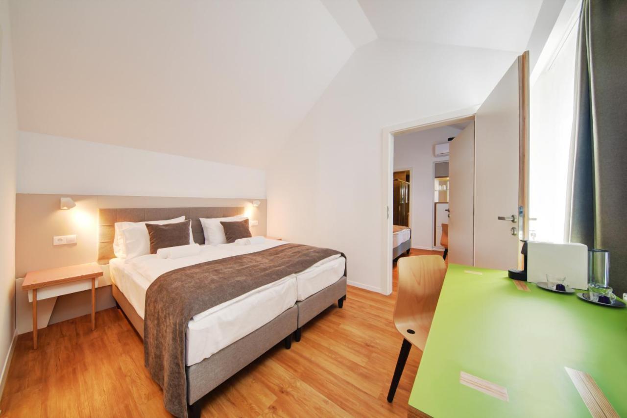 Fekete Sas Motel Эстергом Экстерьер фото