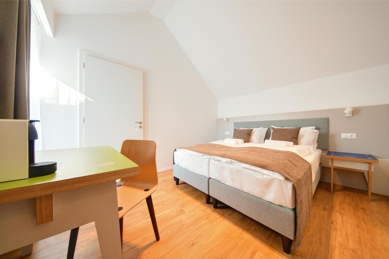 Fekete Sas Motel Эстергом Экстерьер фото