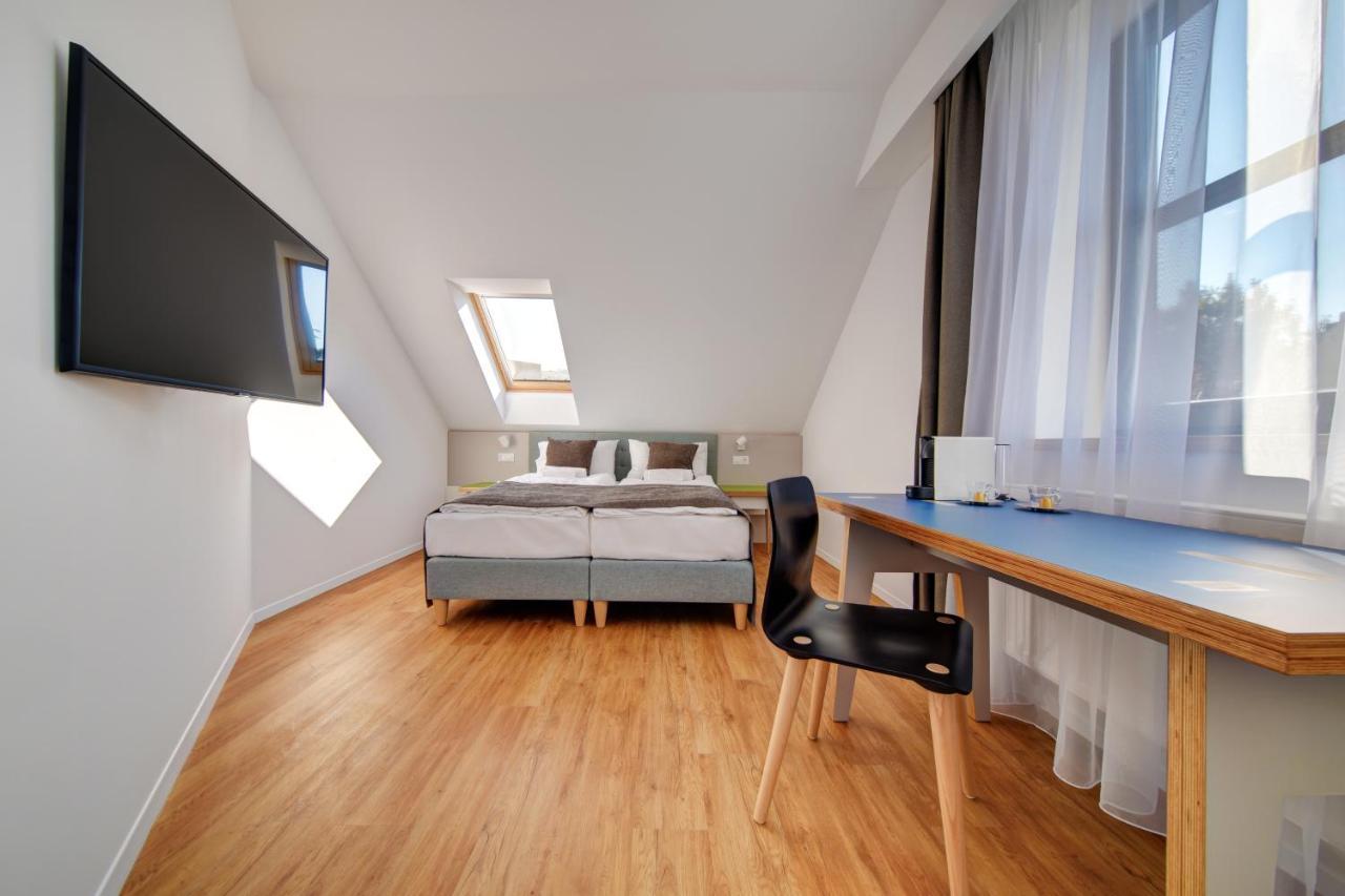 Fekete Sas Motel Эстергом Экстерьер фото